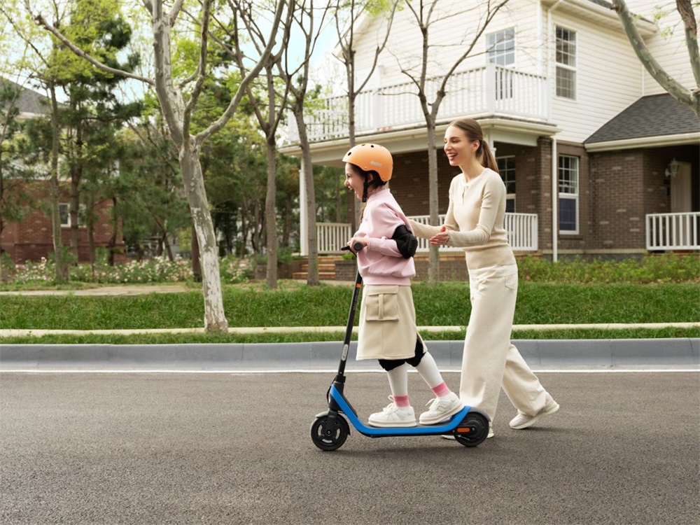 Segway Ninebot KickScooter C2 Lite gyerek elektromos roller
