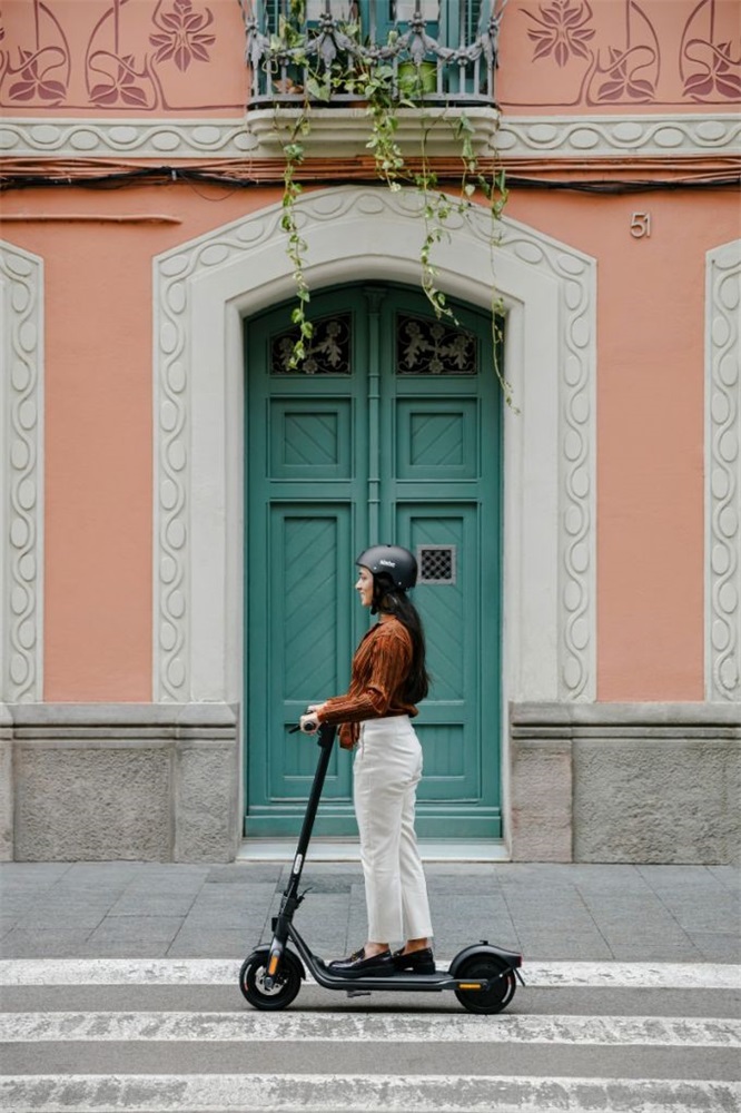 Segway Ninebot KickScooter F2 elektromos roller