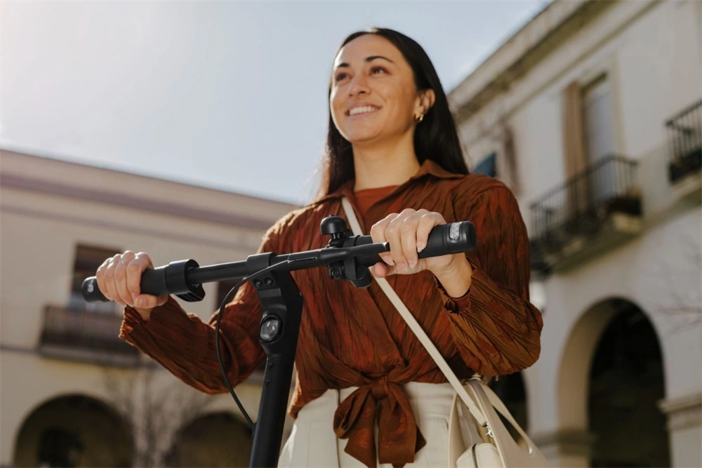 Segway Ninebot KickScooter F2 elektromos roller (Újracsomagolt)