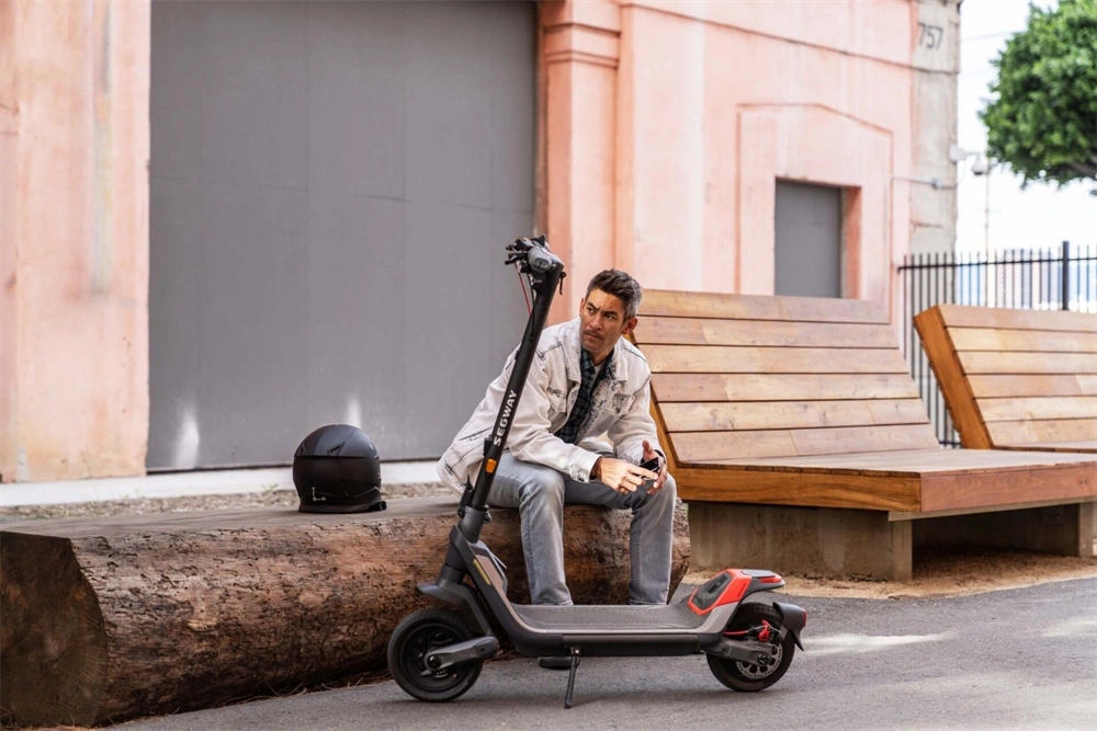 Segway Ninebot KickScooter P100SE elektromos roller