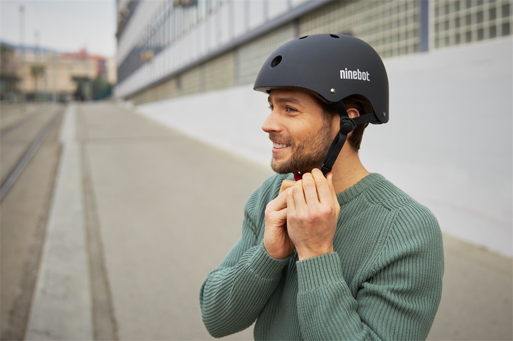Segway Ninebot felnőtt fekete bukósisak (L-es méret) (Újszerű)