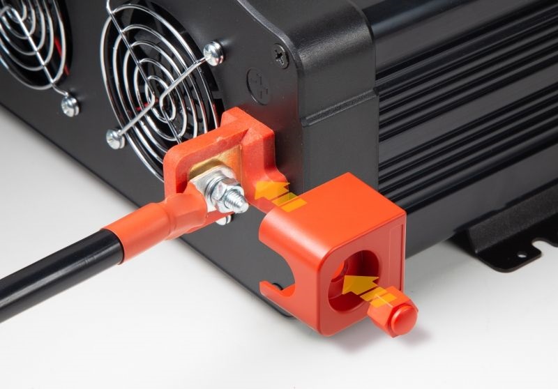 Technaxx TE22 2000W 2xUSB 2x230V autós inverter
