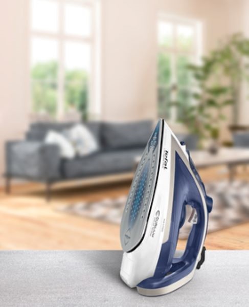 Tefal FV6812E0 Ultragliss Plus sötétkék-fehér gőzölős vasaló