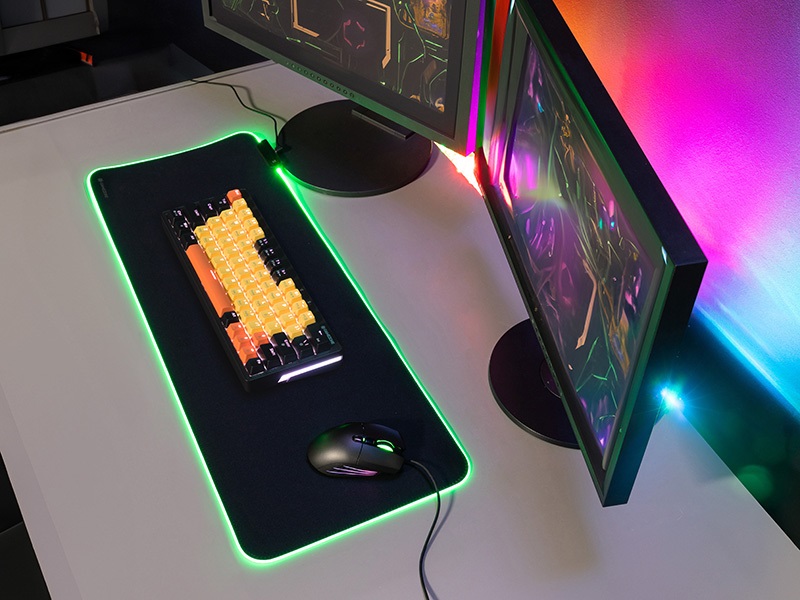Tracer TRAPAD47549 Maxi RGB GameZone 800x300 mm RGB világítás szövet fekete billentyűzet és egérpad