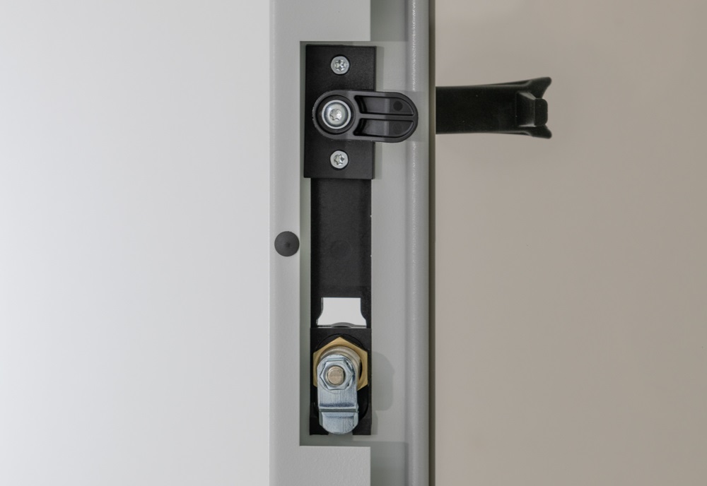 Triton 19" 42U 600x600 mm Biztonsági üvegajtóval, teherbírás 800kg, szürke álló rack szekrény