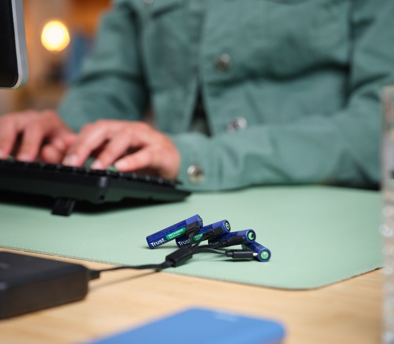 Trust 25671 újratölthető AAA elem USB-C csatlakozással 4db