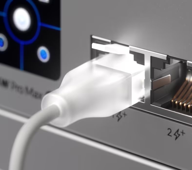 Ubiquiti UniFi Etherlighting Cat6 UTP 12m fehér áttetsző patch kábel