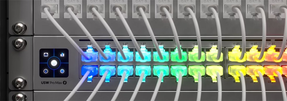 Ubiquiti UniFi Etherlighting Cat6 UTP 2m fehér áttetsző patch kábel