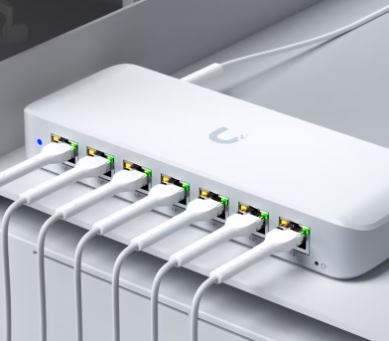 Ubiquiti UniFi USW-Ultra-60W 8xGbE LAN port 7x PoE+ (52W) L2 menedzselhető switch