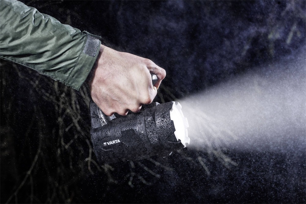 Varta 18751101421 Indestructible BL20 Pro nagy teljesítményű elem lámpa