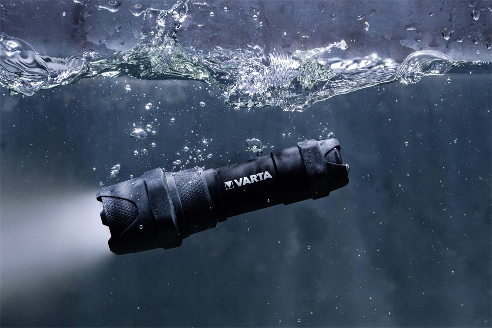 Varta 18710101421 Indestructible F10 Pro/3AAA/300 lumen/elemlámpa