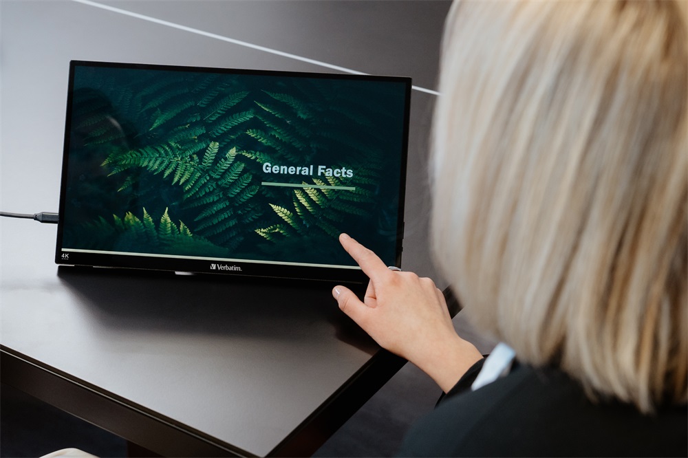 Verbatim 15,6" 32238 PMT-15-4K UHD IPS HDMI/DP/USB/USB-C fekete hordozható érintőkijelzős monitor