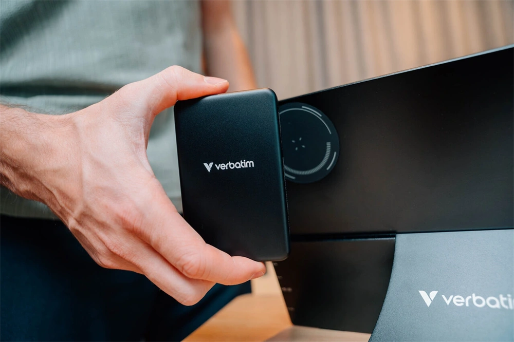 Verbatim 32087 hordozható 13,3" érintő kijelzős WUXGA (1920x1200) monitor + 5000mAh powerbank