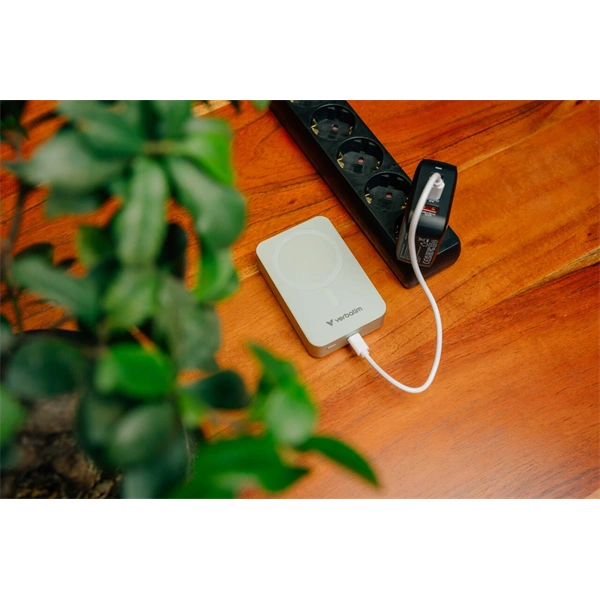 Verbatim 32224 Charge n Go Essentials 20000mAh zöld vezeték nélküli mágneses powerbank