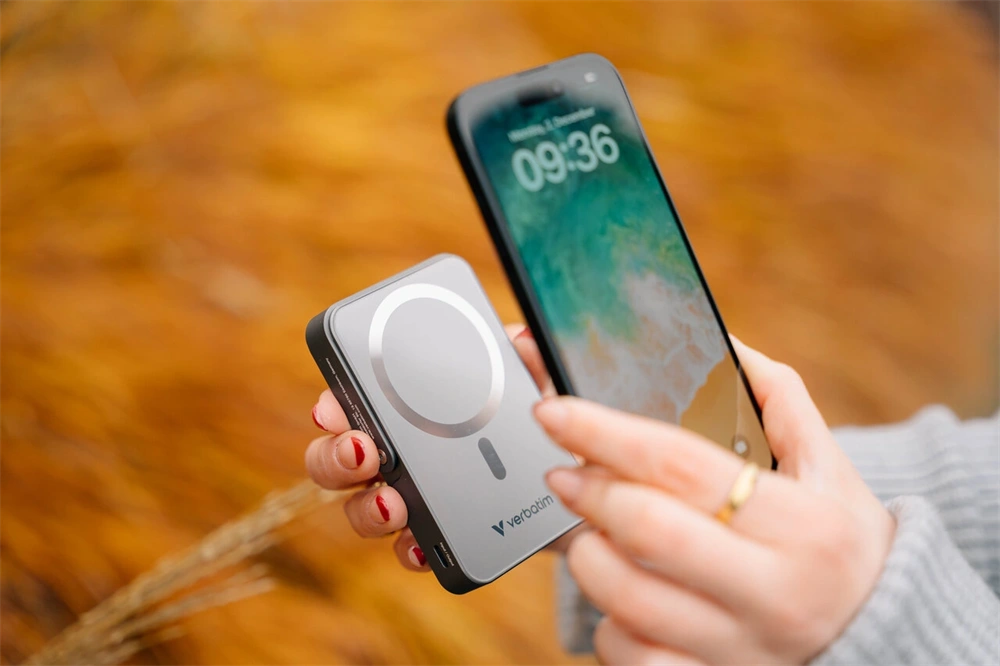 Verbatim 32268 Charge n Go 10000mAh szürke vezeték nélküli kitámasztható mágneses powerbank