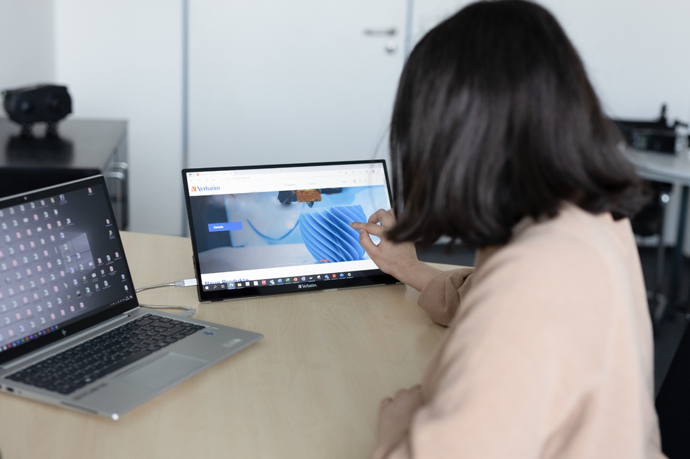 Verbatim 49592 15,6" PMT-15 FHD IPS HDMI/USB-C fekete fém borítású érintőképernyős monitor