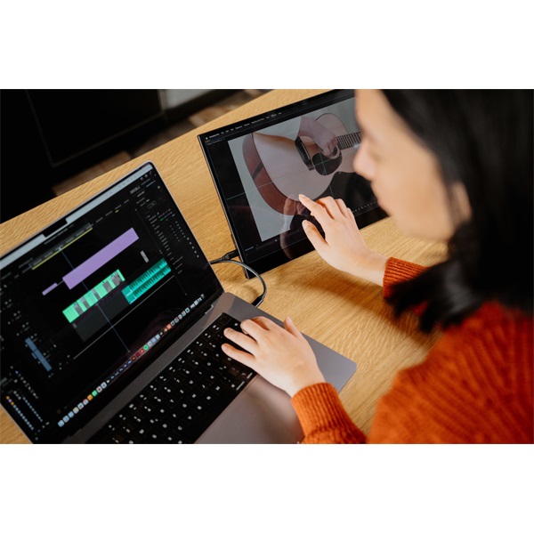 Verbatim 49593 17,3" PMT-17 FHD IPS HDMI/USB-C fekete fém borítású érintőképernyős monitor