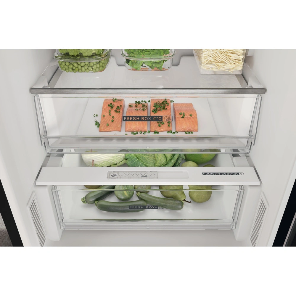 Whirlpool W7X 82I K fekete, alulfagyasztós, Hűtő:231L, Fagyasztó:104L, hűtőszekrény