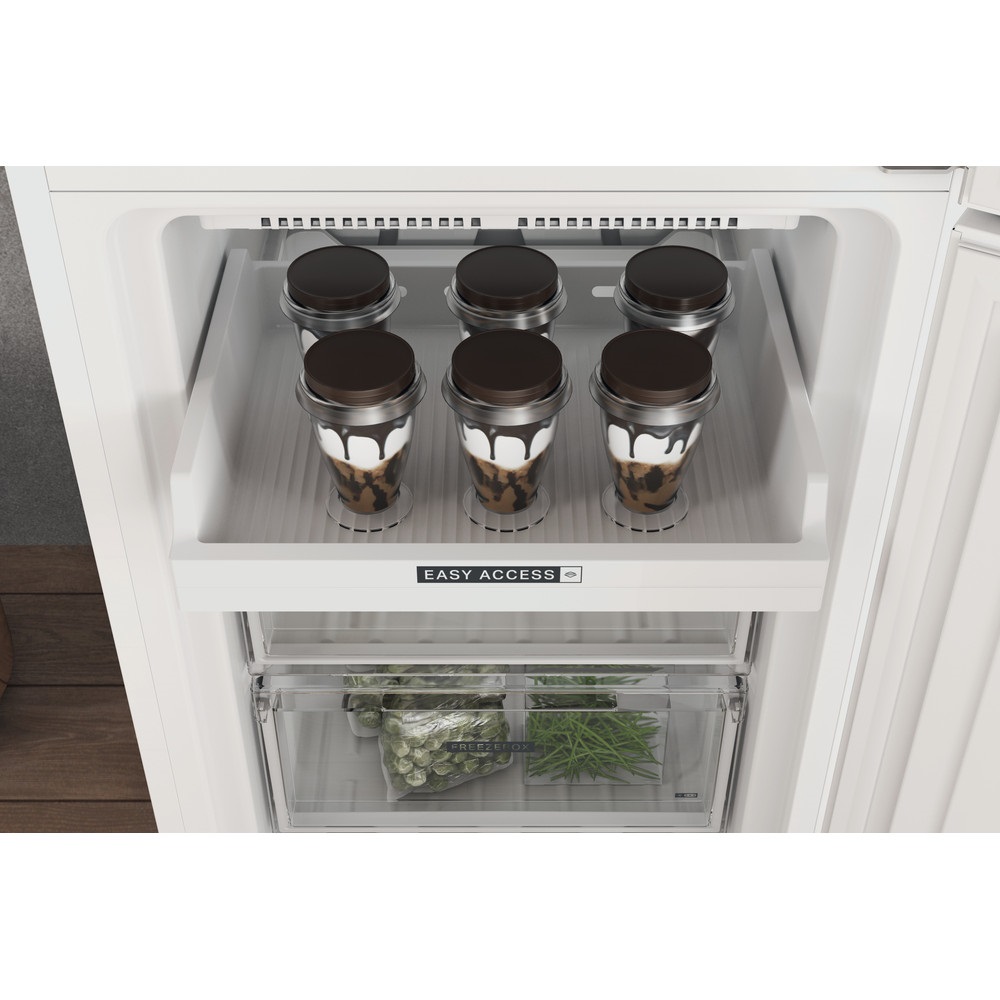 Whirlpool W7X 82O W fehér, alulfagyasztós, Hűtő:248L, Fagyasztó:130L, No frost hűtőszekrény