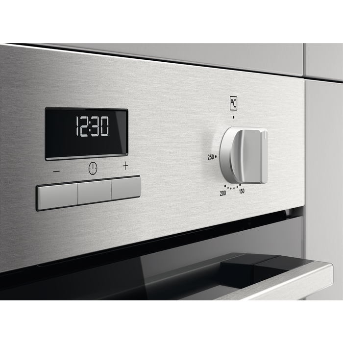 Zanussi ZOHEC2X2 inox, beépíthető, sütőtér: 65L, grill, légkeverés, sütő
